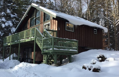 Stratton House | Charming Chalet nestled in the woods of Stratton, close to ski resorts & more