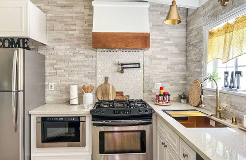 Cedar Glen Ski Chalet | charming chalet with 3 bedrooms and WiFi, AC in delightful Lake Arrowhead