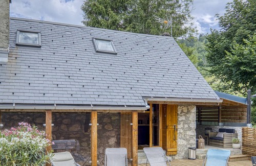 Bluffy Ski Chalet | 🏡 Charming Chalet with Pool – Between Lake and Mountains in Bluffy
