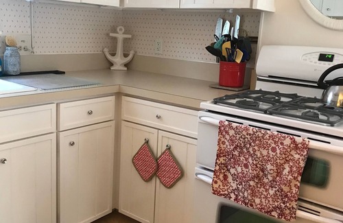 Charlevoix House | Charming Charlevoix Downtown Cottage - Weekly - Ideal Location with Central Air