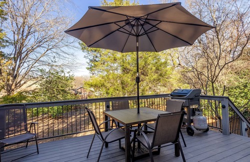 Charlotte House | Charming Charlotte 3-bedroom house, Fenced Yard, 5 Mins to Carowinds, WiFi, Pets
