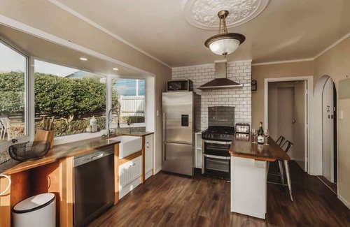 New Plymouth CBD House | Charming City-Central Holiday Home