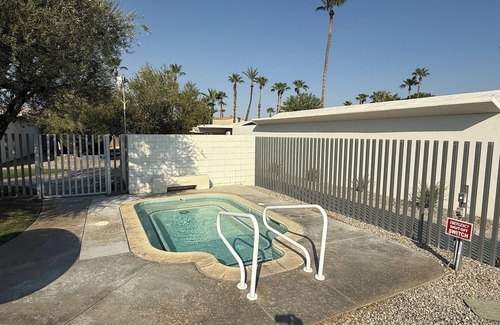 Araby Condo | Charming Classic Mid-Century - South Palm Springs