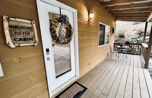 Clayton Cabin | Charming Clayton Cozy Cottage, 3/2 in town, minutes to everything