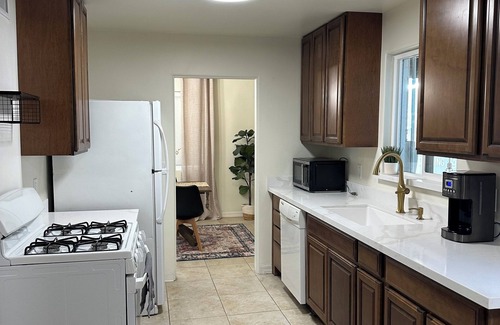 Safford House | Charming, CLEAN 3-bedroom house with AC, WiFi in Great Location