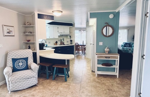 South Venice House | Charming coastal 2-bdrm manufactured home with WiFi & AC in lovely Venice, FL.