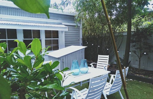 Horseshoe Bay Cottage | Charming Coastal Cottage footsteps to the beach on Magnetic Island Australia S/C