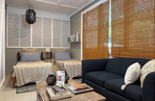 Horseshoe Bay Cottage | Charming Coastal Cottage footsteps to the beach on Magnetic Island Australia S/C