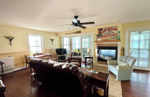 Colchester House | Charming Colchester Home w/Malletts Bay Beachfront, WiFi, Gourmet Kitchen, A/C