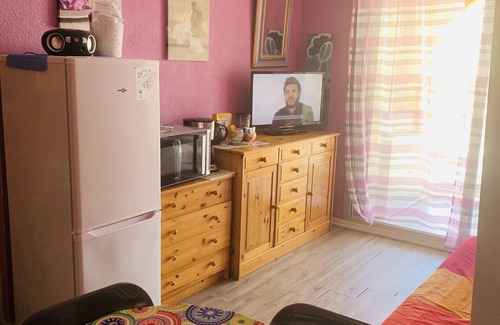 Sete Apartment | Charming, colourful and functional T2 apartment 200m from the beach free, enclosed parking