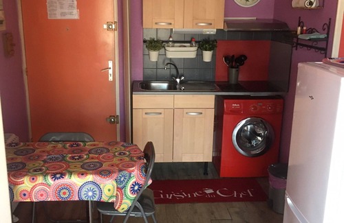 Sete Apartment | Charming, colourful and functional T2 apartment 200m from the beach free, enclosed parking