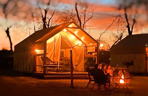 Fentress Cabin | Charming, Comfy Cabin on the San Marcos River!