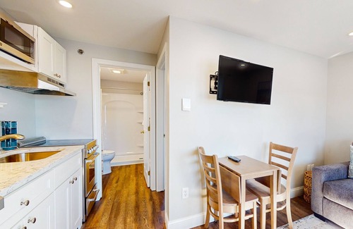 Wells Condo | Charming Condo with Pool, Hot Tub, Tennis Courts, and EV Chargers