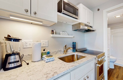 Wells Condo | Charming Condo with Pool, Hot Tub, Tennis Courts, and EV Chargers