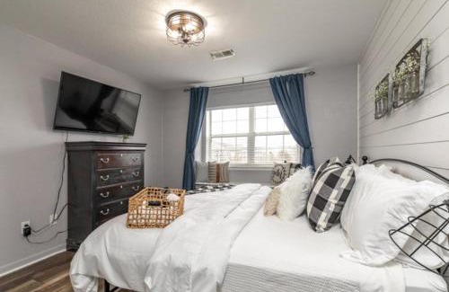 Branson Apartment | Charming Condos at Holiday Hills Resort - Beautifully Updated and Affordable - Family Amenities