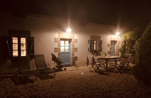 Plogoff Cottage | Charming cotage with patio just a few ropes from the beach