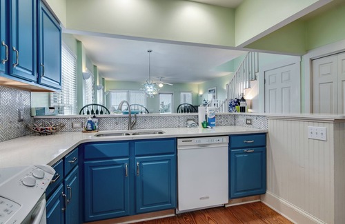 Flora's Bluff House | Charming cottage nestled high on the dune ridge w/both clubs!