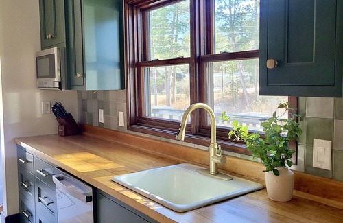 Elbert House | Charming Cottage 3BR/2BA Hot Tub
