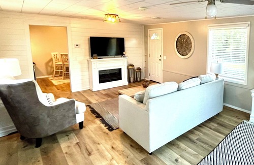 Grove Resort | Charming Cottage #5 with Lake View & Hot Tub - Sleeps 4 - minutes from boat ramp