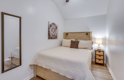 Shelby Cottage | Charming Cottage at Waxahatchee Creek & Marina!