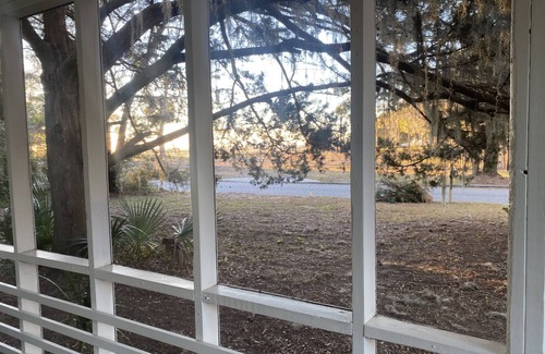 Savannah Cottage | Charming Cottage - Completely Renovated. Close To Downtown Savannah And Tybee