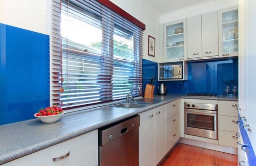 McCrae House | Charming cottage, fully furnished, beach side.