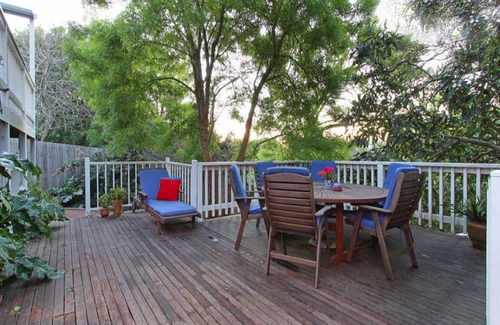 McCrae House | Charming cottage, fully furnished, beach side.