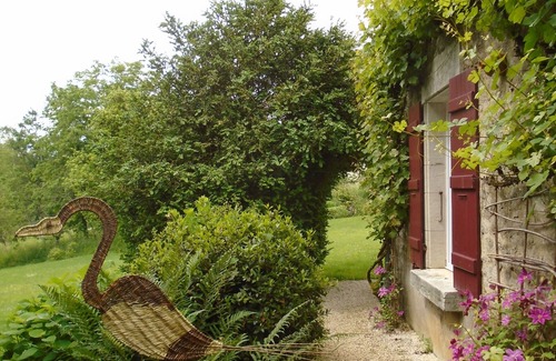 Fayl-Billot Cottage | Charming Cottage in Tranquil Village with Lush Gardens
