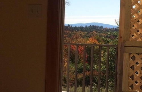 Surry House | Charming Cottage in Maine