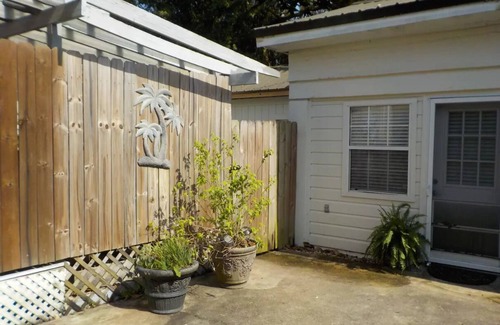 East Hill Cottage | Charming cottage in Pensacola