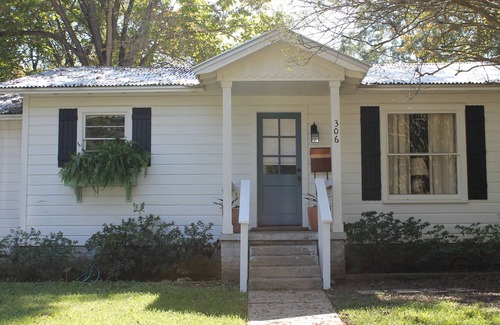 Jefferson Cottage | Charming Cottage in the Heart of the Historic District. Wonderful Getaway