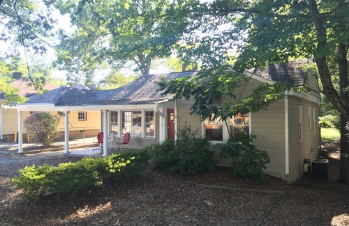 Roswell Cottage | Charming Cottage on Bustling Canton St-Walk to restaurants, shops, and parks!