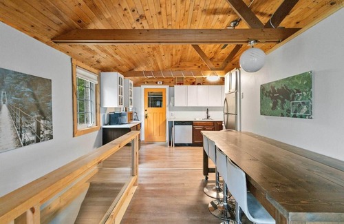 Lunenburg County Cottage | Charming Cottage on the Lake - Family and Pet Friendly