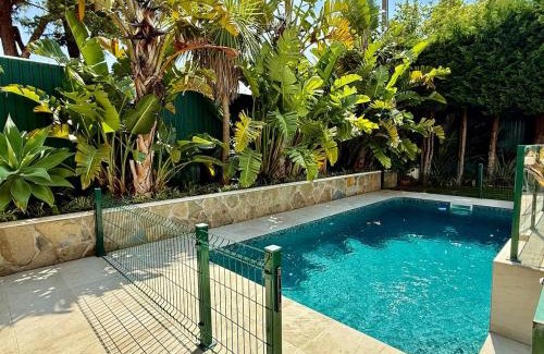 Charneca House | Charming cottage, pool & garden by Guincho beach