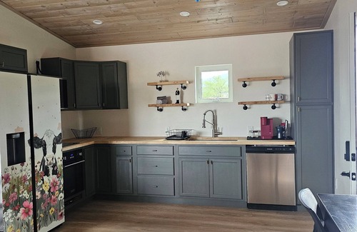 Cottonwood Cottage | Charming cottage with pool, spa, WiFi and AC in enchanting Cottonwood