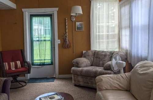 Wolcott Cottage | Charming Cottage with Stunning Bay Views & Water Access