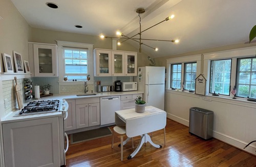 Annapolis House | Charming cottage with parking. Easy walk to downtown.