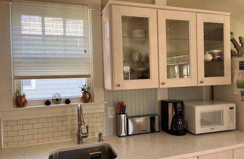 Annapolis House | Charming cottage with parking. Easy walk to downtown.