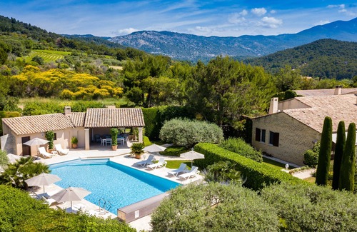 Crillon-le-Brave House | Charming countryside house with heated swimming pool at the foot of the Mont Ven