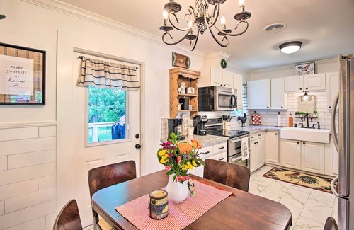 Tulsa House | Charming Country Cottage: 5 Mi to Downtown Tulsa!