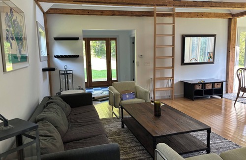 Nelson House | Charming country guest house with 1 bedroom and loft, WiFi, AC in lovely Nelson
