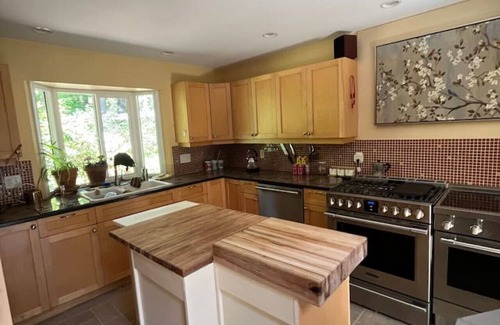Juan de Fuca Electoral Area House | Charming Country Home Nestled in the Woodlands