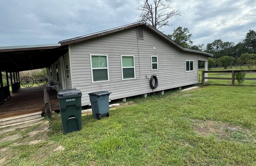 Magnolia House | Charming Country Home with Pool - Unit B