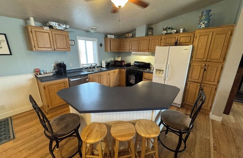 Enoch House | Charming Countryside, 3 bedroom, 2 bath home with plenty of parking.nn