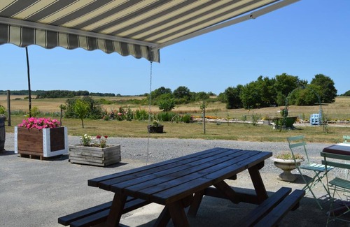 Chedigny Cottage | Charming Countryside Cottage Near Touraine's Top Sights with Garden and Modern Amenities