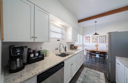 General Krueger House | Charming & cozy 3bd 2ba house with Wi-Fi near downtown San Antonio top sights