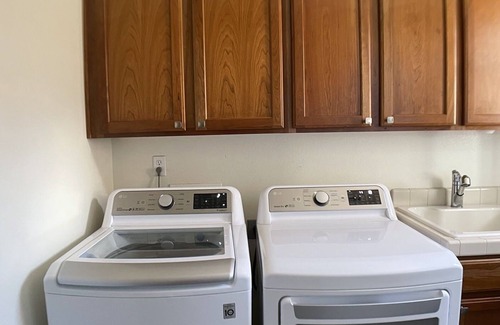 Reno House | Charming Cozy Casa 3BR, 2BA Reno Home - Near Skiing & Lake