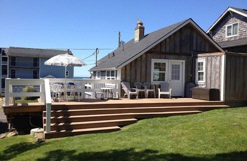 Nelscott Cottage | Charming Cozy Cottage w/OceanView! Steps to Beach! W/2 large decks and WiFi!