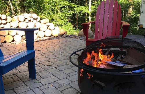 Old Forge House | Charming, cozy, rustic Chalet. Hollywood Hills, OLD FORGE, NY