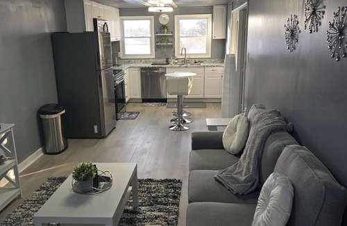 Linthicum Heights Apartment | Charming & Cozy 1-bedroom apartment newly renovated in Linthicum Heights.